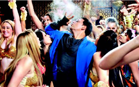 Akshay talks to 'Hookah Bar' protestors outside his hotel!